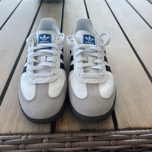 Pictures of the Adidas white sambas OG shoes